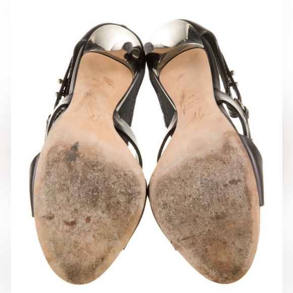 Giuseppe Zanotti stud and laser cut black leather heels. Size 38. Metallic heels - Picture 5 of 5